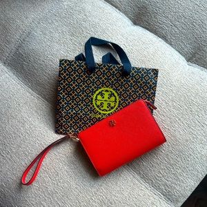 Red Tory Burch Wrislet